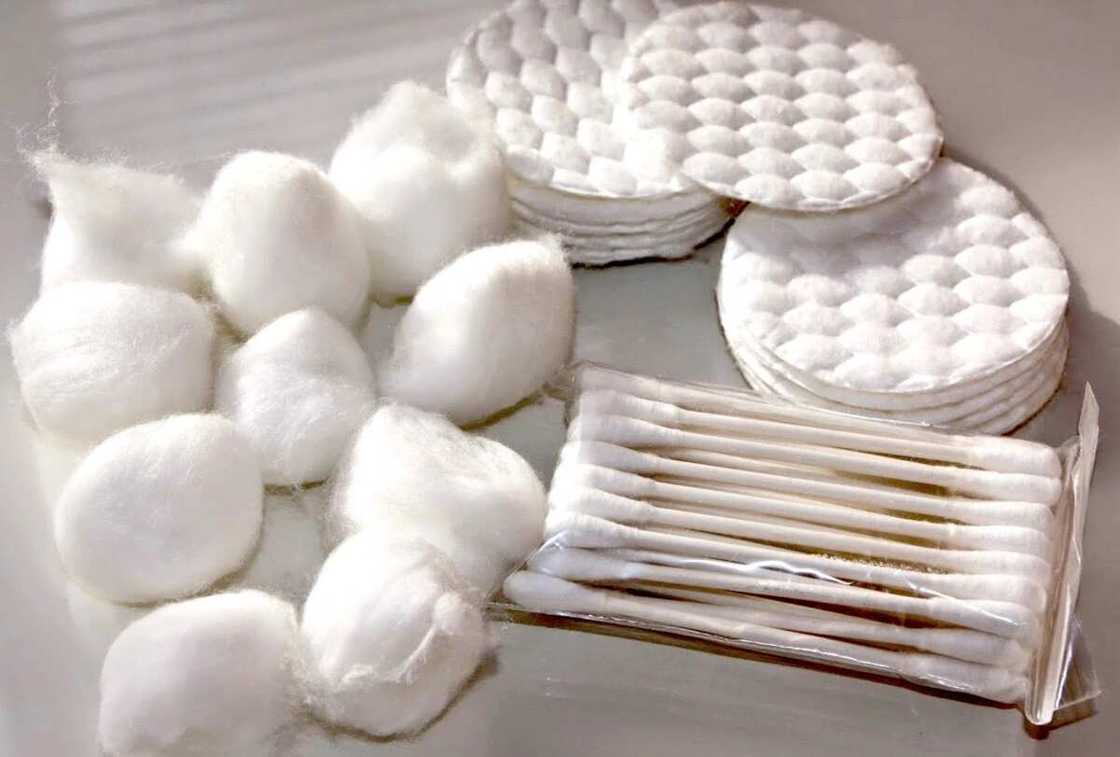 Cotton buds and wadded disks Cotton buds and wadded disks