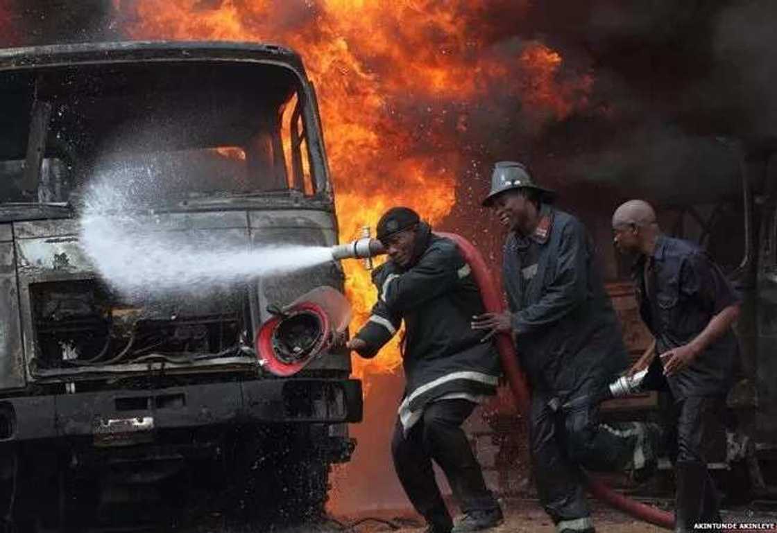 See Brave Lagos Firemen Combating Fire