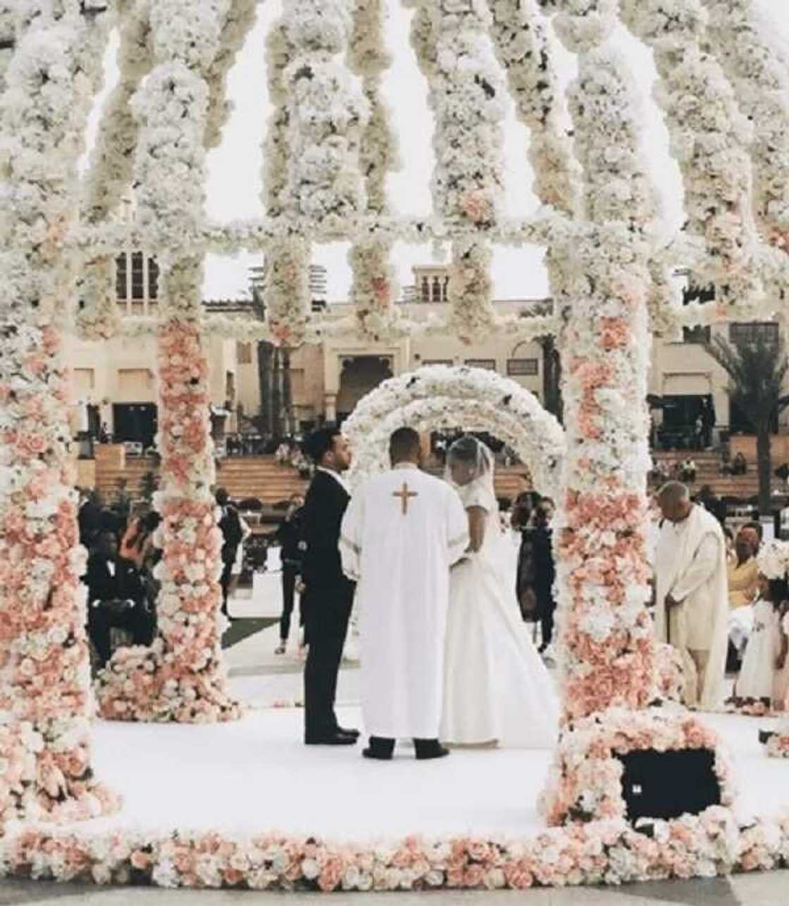 Hotunan shagalin bikin dan Atiku da aka yi a kasar Dubai Hotunan shagalin bikin dan Atiku da aka yi a kasar Dubai