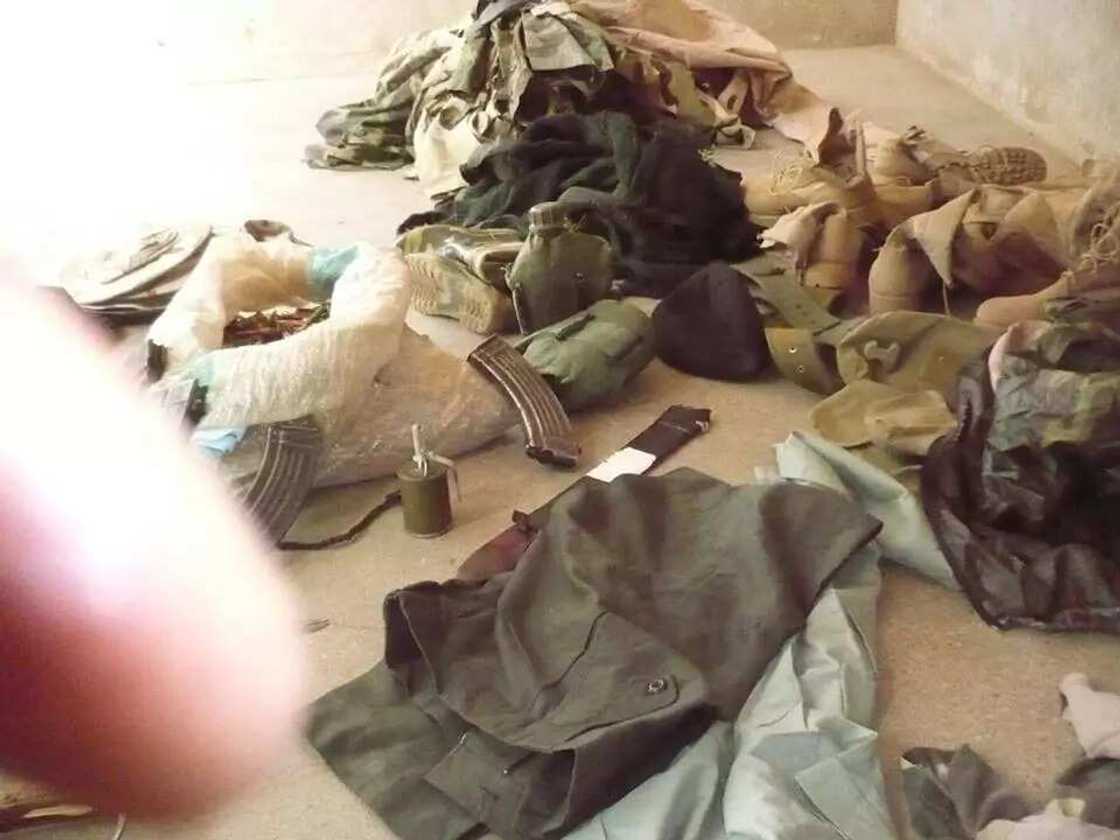 Soldiers aid Boko Haram terrorists with weapons, kits (photos) Soldiers aid Boko Haram terrorists with weapons, kits (photos)
