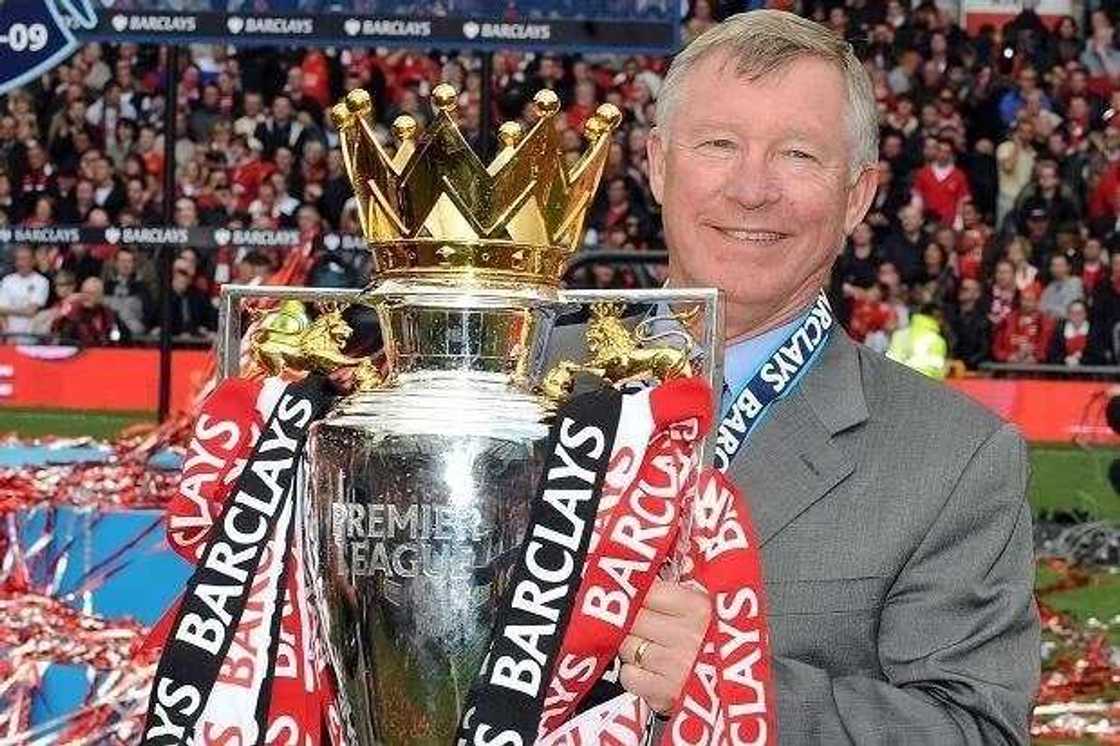 Mourinho begs Wenger to leave Arsenal on his own terms Mourinho begs Wenger to leave Arsenal on his own terms