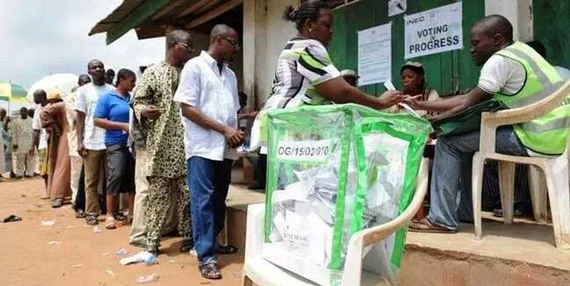 Shuwagabanni masu gaskiya ake bukata ba masu kwarin jiki ba - Attahiru Jega