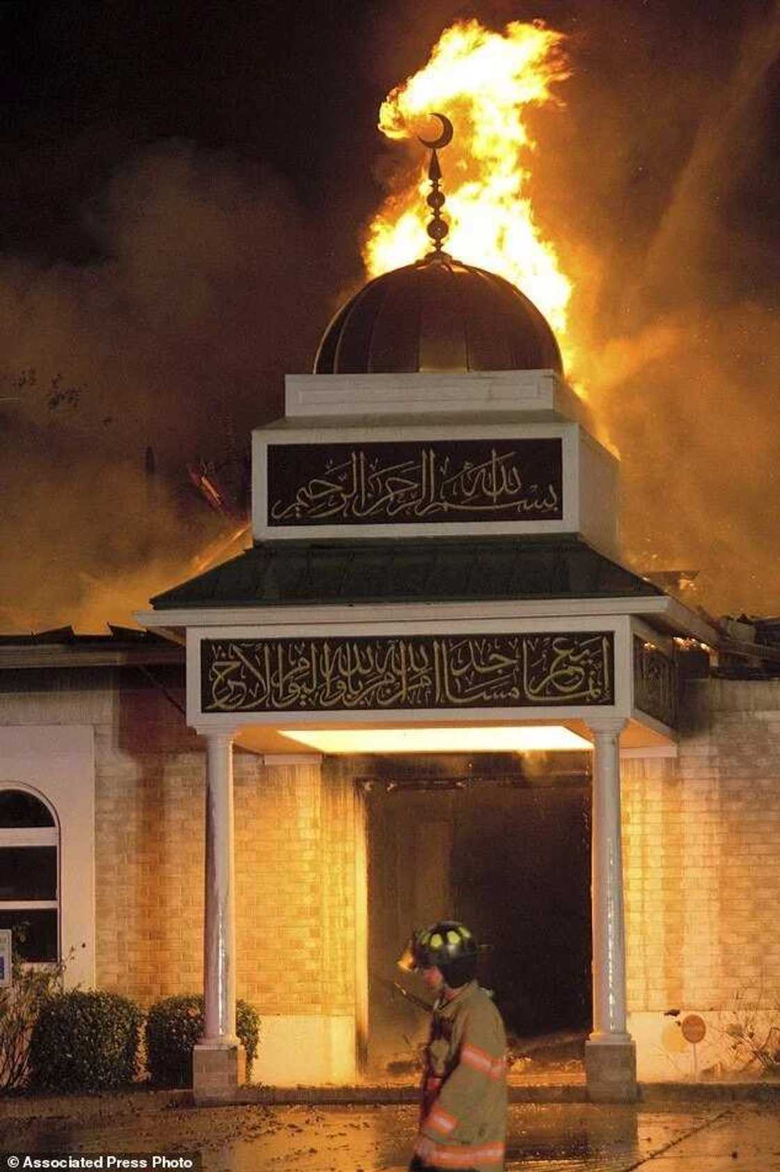 Texas mosque burned as Trump bans Muslim countries from US, court kicks (Photos) Texas mosque burned as Trump bans Muslim countries from US, court kicks (Photos)