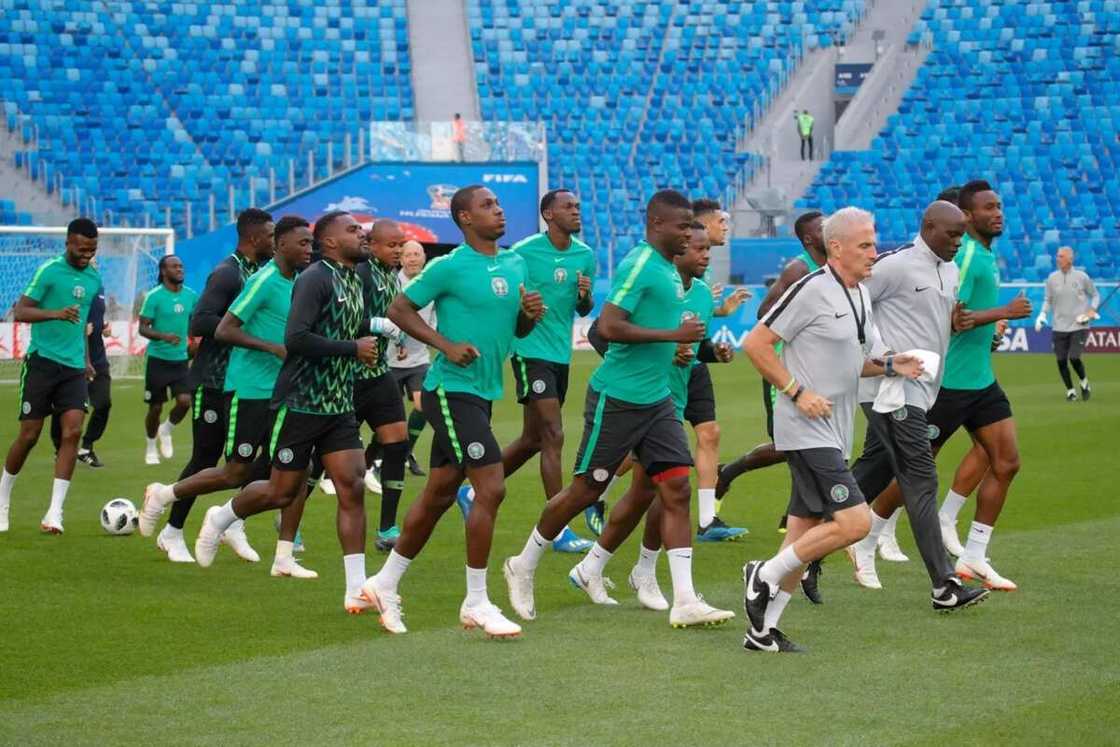 Gasar cin Kofin Duniya: Hotunan atisayen yan kwallon Najeriya Gasar cin Kofin Duniya: Hotunan atisayen yan kwallon Najeriya