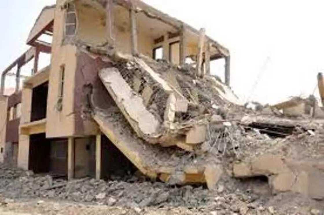 Ginin bene mai hawa 4 ya rugurguzo kasa a jihar Anambra Ginin bene mai hawa 4 ya rugurguzo kasa a jihar Anambra
