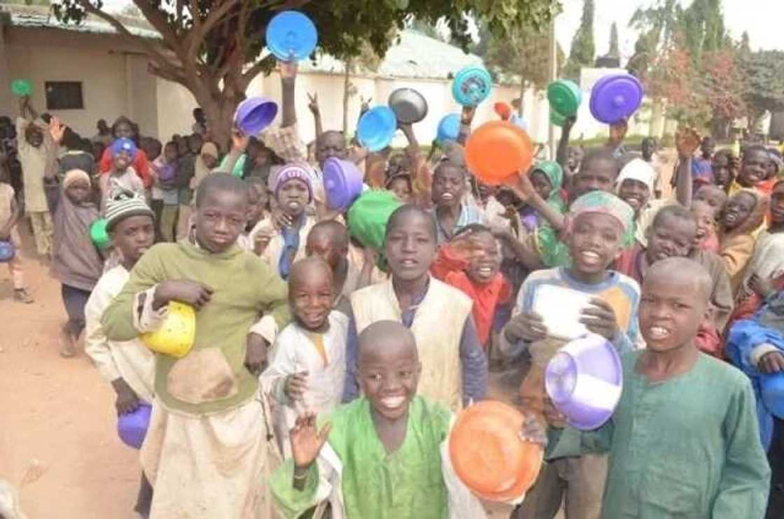 Hukumar kididdiga ta fitar da sabon alkaluman adadin 'yan Najeriya dake kwana da yunwa Hukumar kididdiga ta fitar da sabon alkaluman adadin 'yan Najeriya dake kwana da yunwa