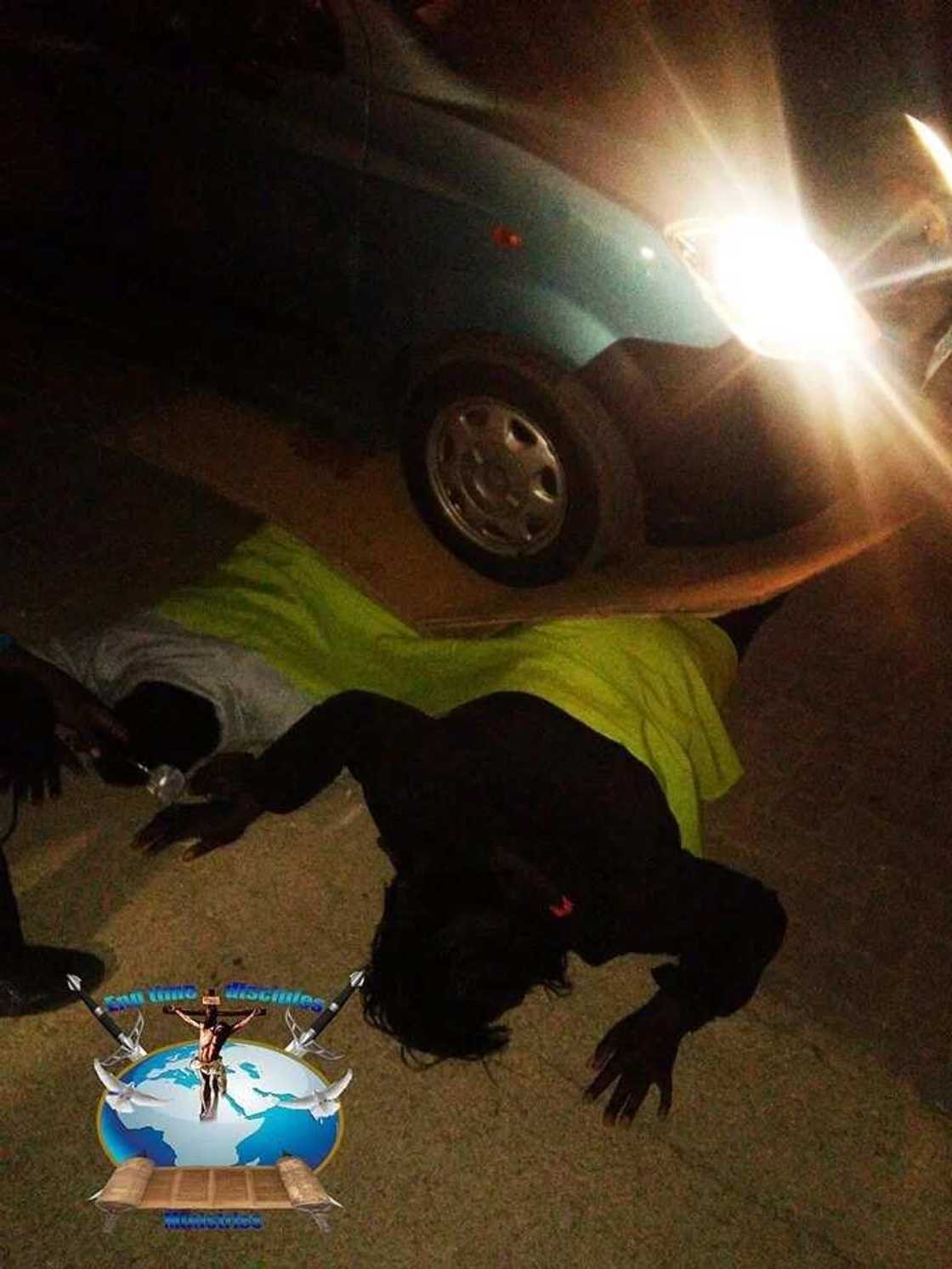 Pastor climbs over his members with car to show God's power Pastor climbs over his members with car to show God's power