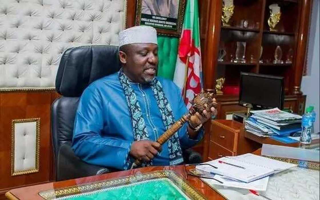 Na kirkiro ma'aikatar walwala da farinciki ne domin magance kunci da bakin ciki - Okorocha Na kirkiro ma'aikatar walwala da farinciki ne domin magance kunci da bakin ciki - Okorocha