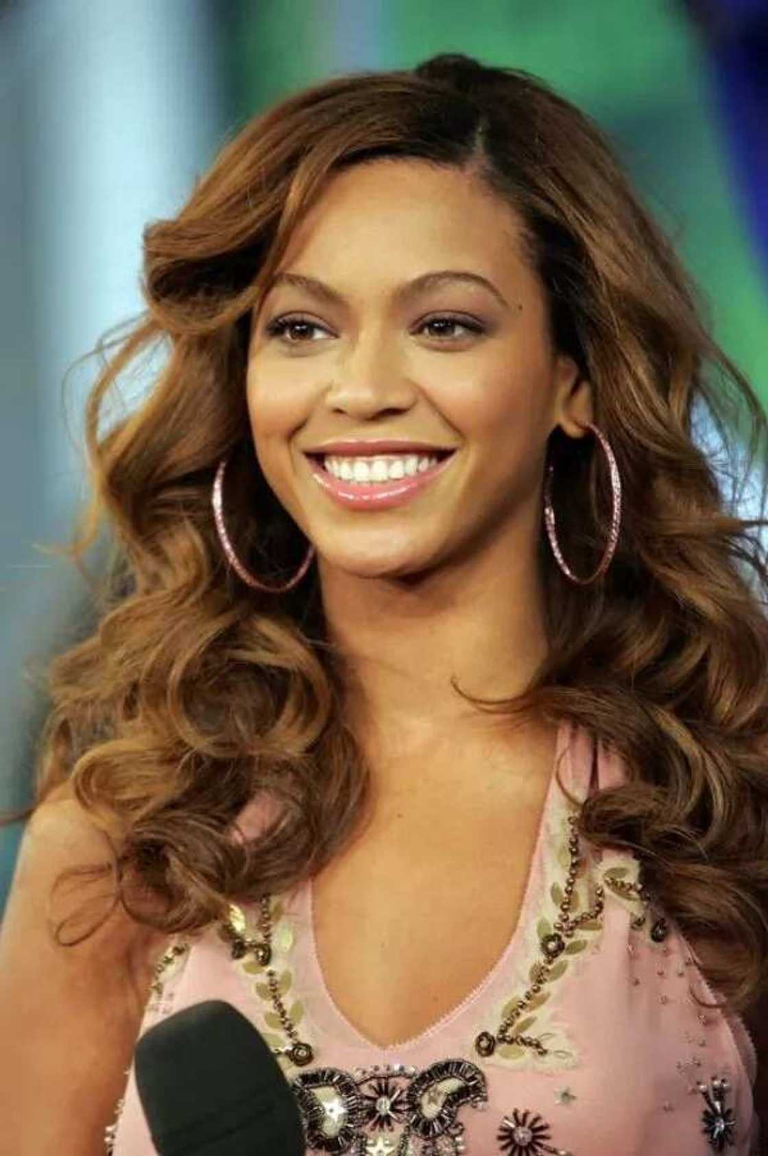 Understated Curls Understated Curls