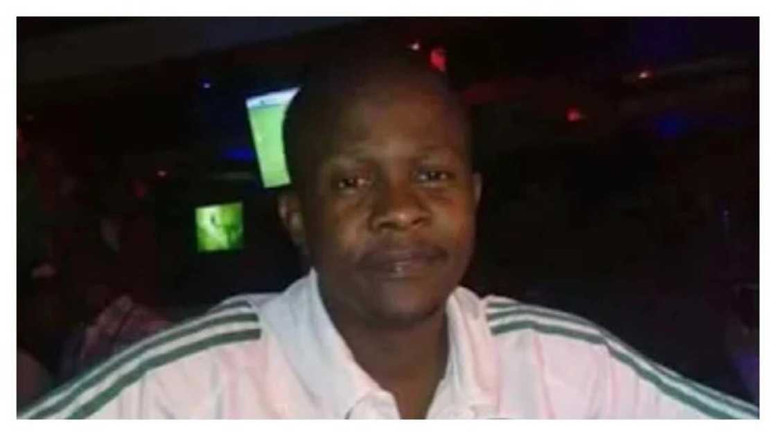 Ya gamu da ajalisa yana kokowa da kwarton da ya kama turmi da tabarya da matarsa a kan gadon aurensu Ya gamu da ajalisa yana kokowa da kwarton da ya kama turmi da tabarya da matarsa a kan gadon aurensu