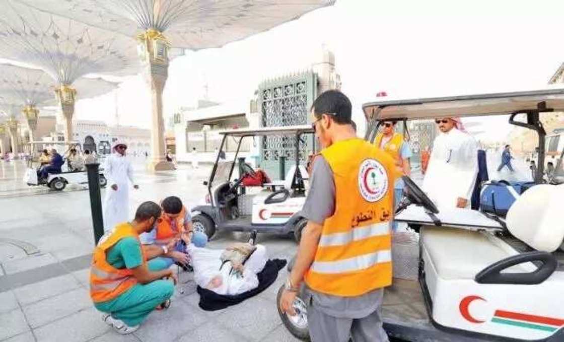 Goron Juma’a: Kalli yadda ake tsaftace masallacin Annabi dake Madina Goron Juma’a: Kalli yadda ake tsaftace masallacin Annabi dake Madina