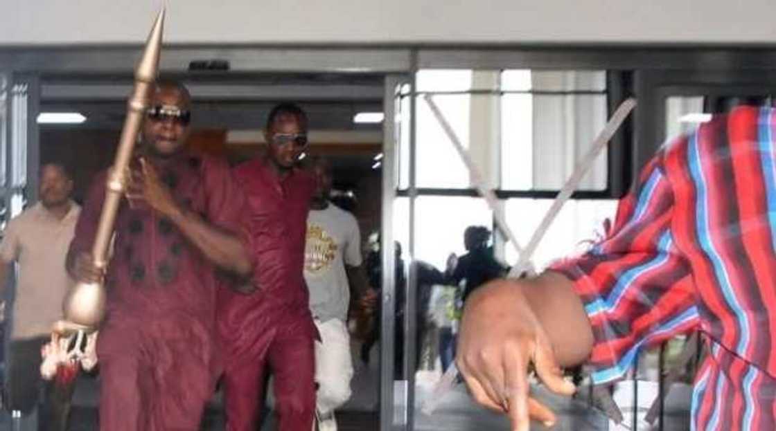 Ku tsame ni cikin batun sace Sandar Majalisa domin babu hannu na ciki - Ndume Ku tsame ni cikin batun sace Sandar Majalisa domin babu hannu na ciki - Ndume