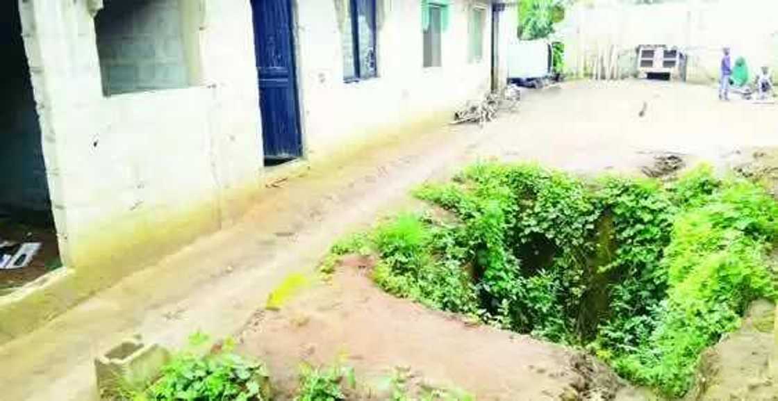 Pregnant woman dies after falling into pit twice Pregnant woman dies after falling into pit twice