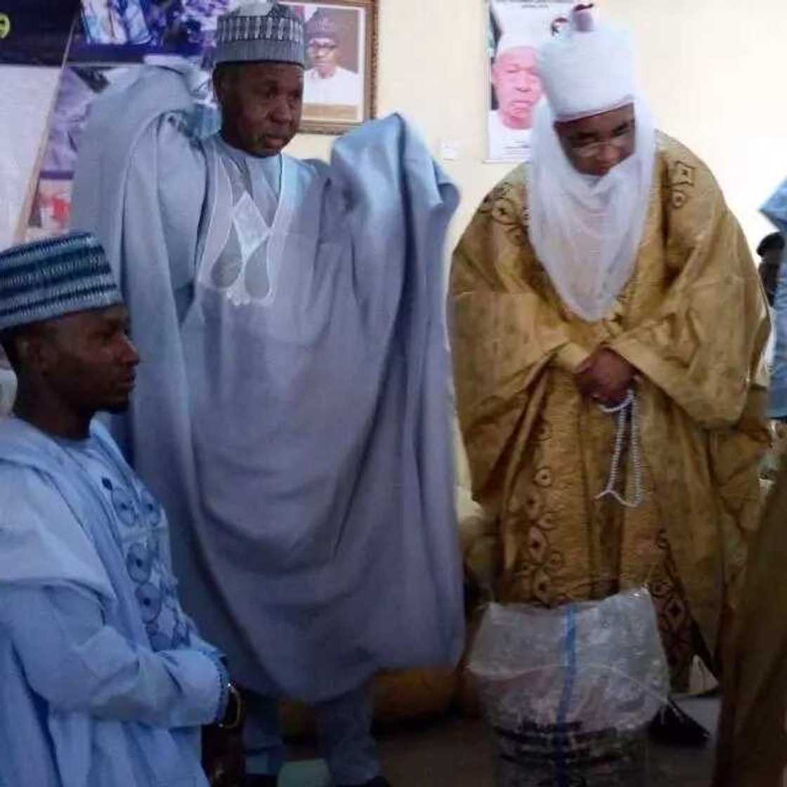 Wani Matashi ya ba Mata kayan koyon aiki da jarin kasuwanci a Katsina Wani Matashi ya ba Mata kayan koyon aiki da jarin kasuwanci a Katsina