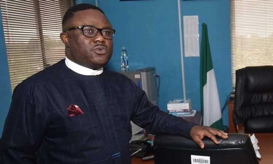 Addu'o'i: Wani Gwamnan Kudu ya biya Limaman Musulunci makudan kudi Addu'o'i: Wani Gwamnan Kudu ya biya Limaman Musulunci makudan kudi