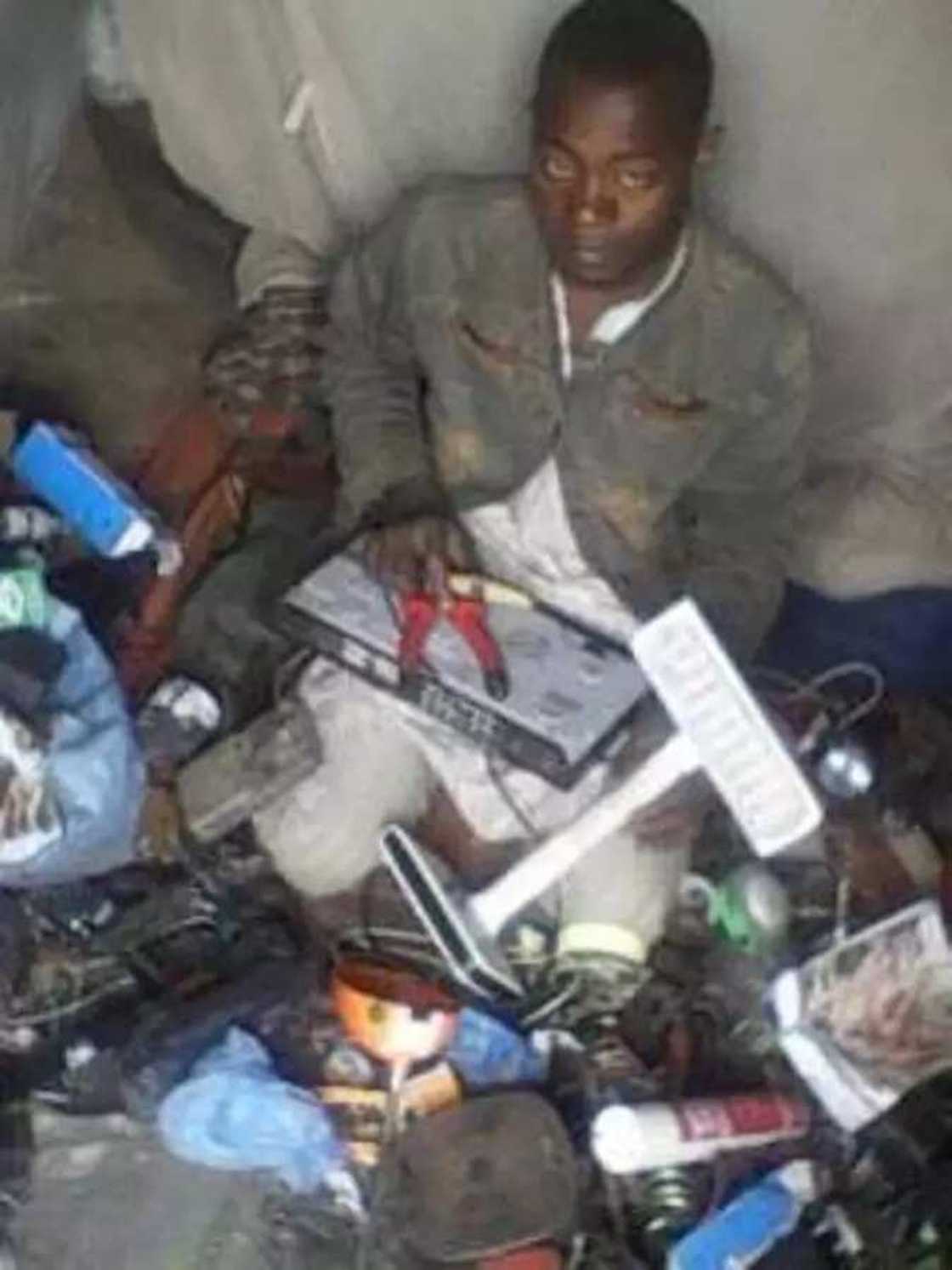 Ku sadu da Danliti: Dan arewan da zai kera kera na’aurar lantarki mai amfani da hasken wata Ku sadu da Danliti: Dan arewan da zai kera kera na’aurar lantarki mai amfani da hasken wata