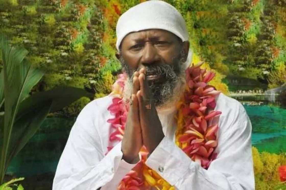 Wani mai gani har hanji, Satguru Maharaj ya goyi bayan Buhari a 2019 saboda wani dalili da ya bayyana Wani mai gani har hanji, Satguru Maharaj ya goyi bayan Buhari a 2019 saboda wani dalili da ya bayyana