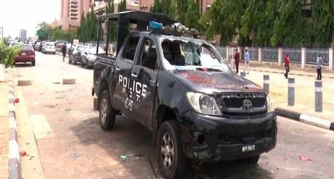 Vehicles vandalised as Shi'ite youths allegedly clash with pollice