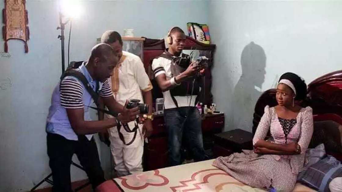 Dandalin Kannywood: 'Yan sanda sun cika hannuwan su da 'yan fim 28 suna 'shutin' a Zariya Dandalin Kannywood: 'Yan sanda sun cika hannuwan su da 'yan fim 28 suna 'shutin' a Zariya