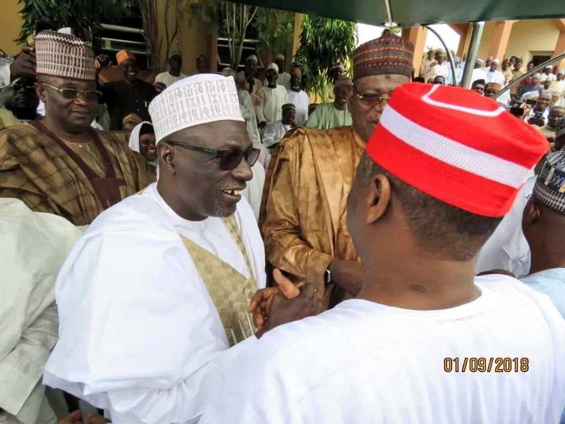 ‘Yan takaran Shugaban kasa a PDP sun zauna teburi guda wajen bikin Makarfi ‘Yan takaran Shugaban kasa a PDP sun zauna teburi guda wajen bikin Makarfi