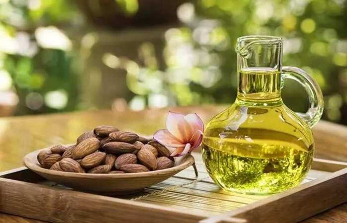 Almond oil and almonds Almond oil and almonds