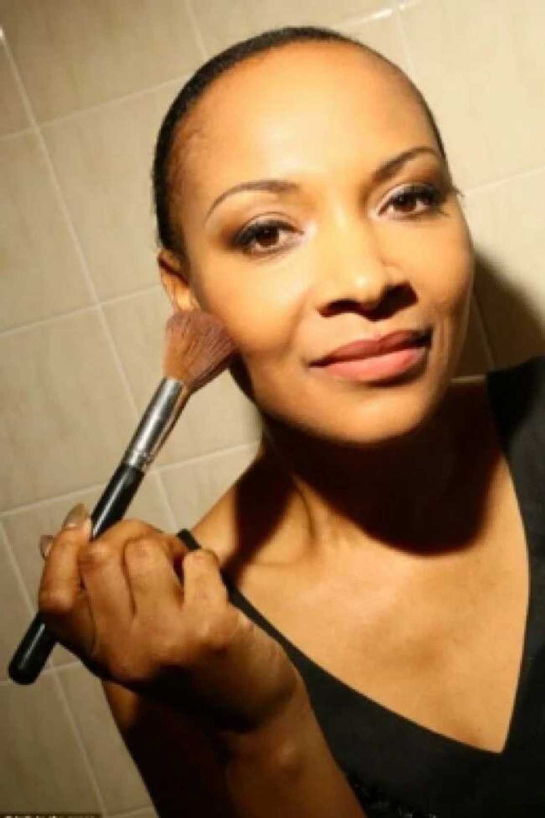 A 50-year-old woman who did not age because she is single A 50-year-old woman who did not age because she is single