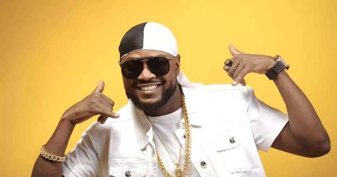 Dalilin da yasa nake saka irin kayan da nake sakawa a wakoki na – Adam Zango Dalilin da yasa nake saka irin kayan da nake sakawa a wakoki na – Adam Zango