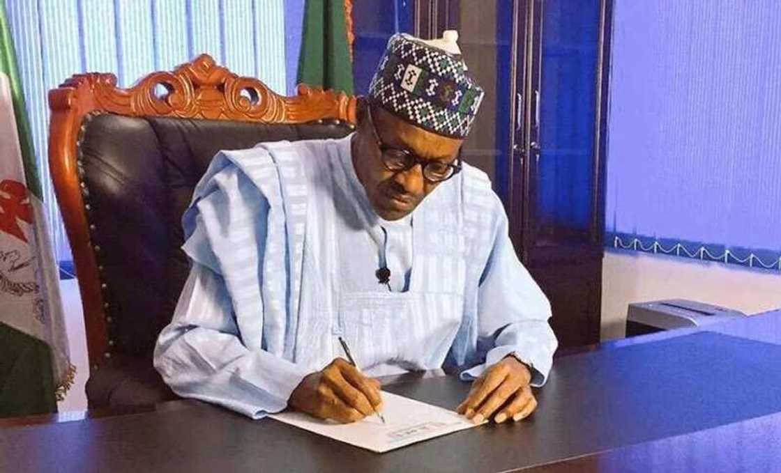 Atiku accuses Buhari government of stifling press freedom as Saraki praises journalists Atiku accuses Buhari government of stifling press freedom as Saraki praises journalists