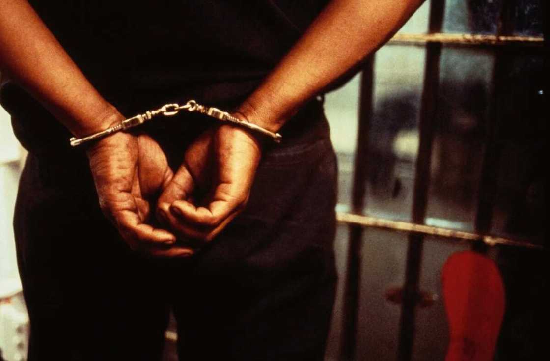 Duniya ina zaki damu: Ta gwammace ta aika shi lahira, data bari ya duba wayarta Duniya ina zaki damu: Ta gwammace ta aika shi lahira, data bari ya duba wayarta