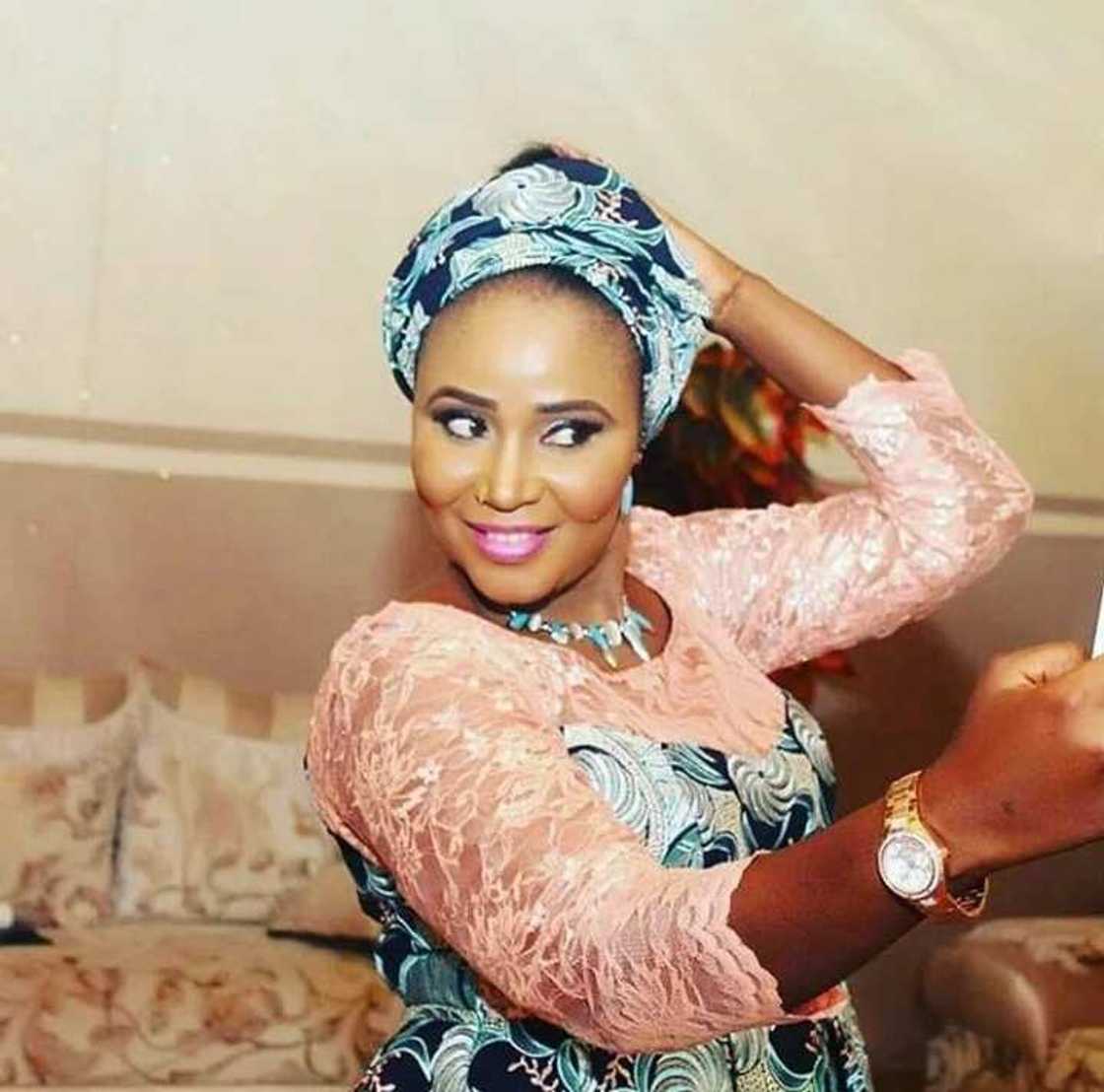 Dandalin Kannywood: Ku kallin kayatattun hotunan jaruma Halima Atete na bikin cika shekara 29 Dandalin Kannywood: Ku kallin kayatattun hotunan jaruma Halima Atete na bikin cika shekara 29