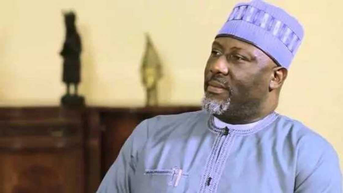 Sanata Dino Melaye na nan lafiya a karkashin kulawar tsaro – Yan sanda Sanata Dino Melaye na nan lafiya a karkashin kulawar tsaro – Yan sanda