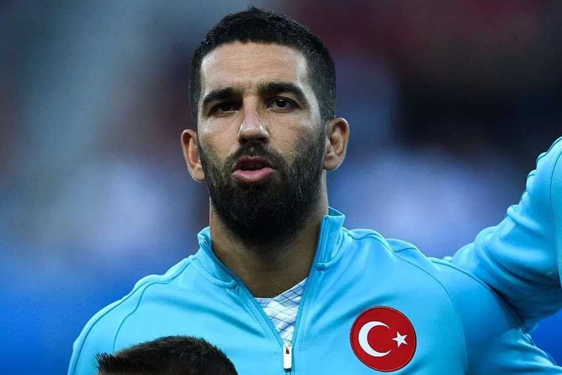 Ana binciken Arda Turan bayan yayi dambe a cikin a gidan rawa