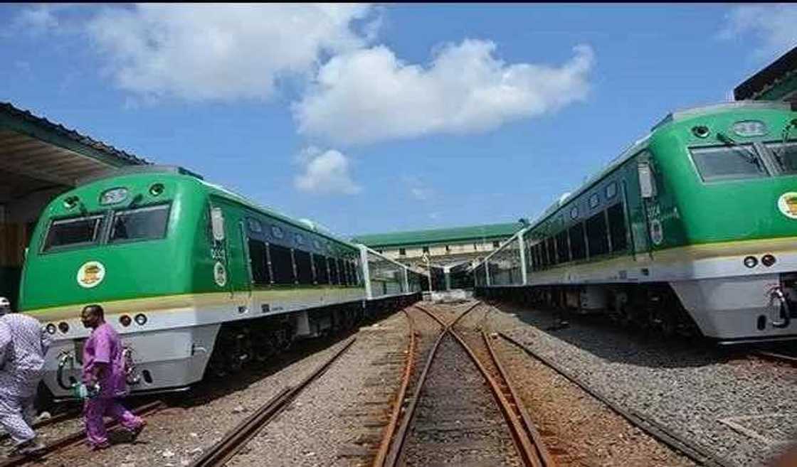 Gwamnatin Buhari ta kulla yarjejeniyar fara aikin layin dogo daga Ibadan zuwa Kaduna Gwamnatin Buhari ta kulla yarjejeniyar fara aikin layin dogo daga Ibadan zuwa Kaduna