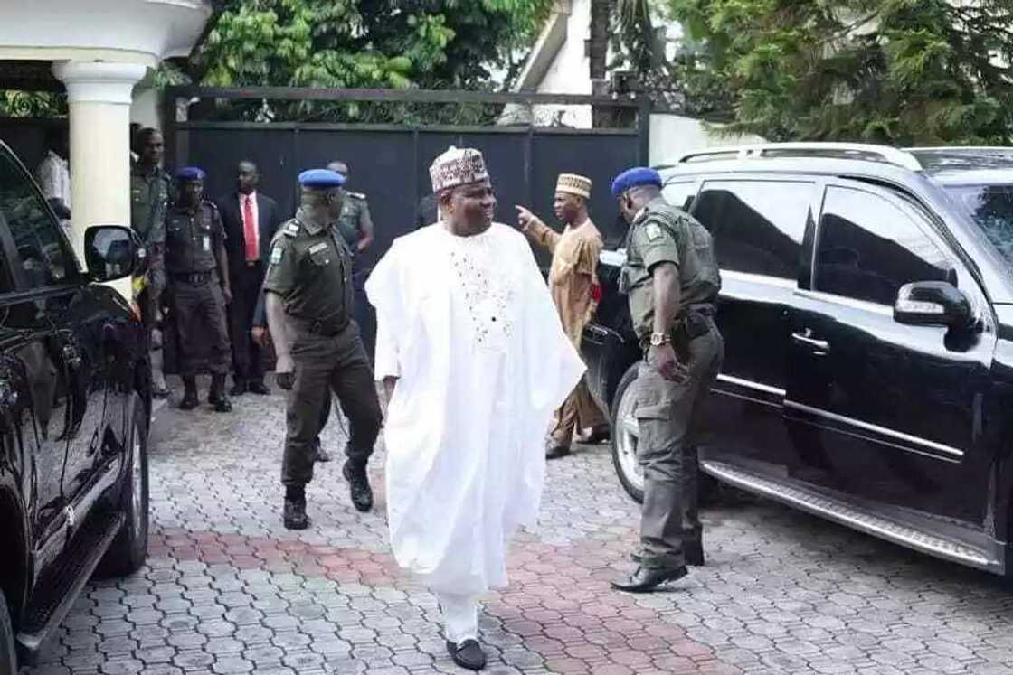 Zaben Buhari a 2019 tamkar kunar bakin wake ne - Aminu Tambuwal Zaben Buhari a 2019 tamkar kunar bakin wake ne - Aminu Tambuwal