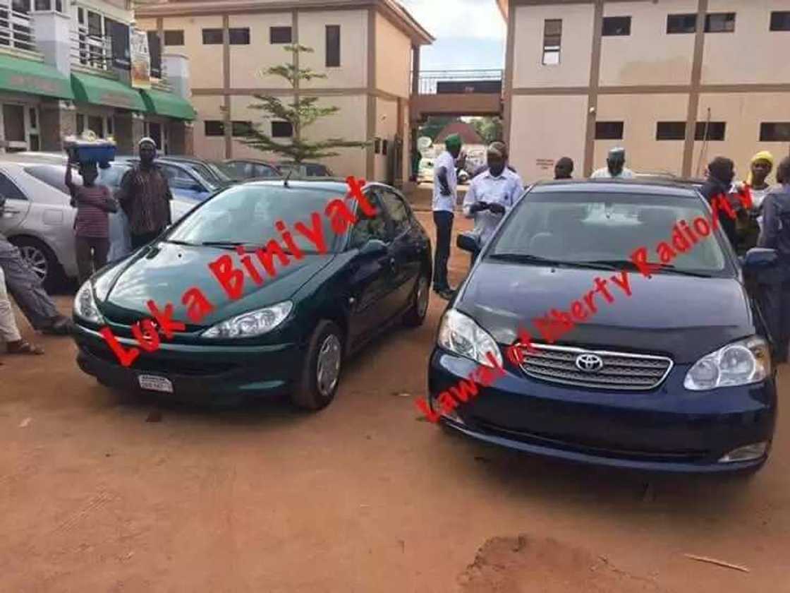 Gobarar Titi a Jos: Ɗan jaridar da aka rotsa ma kai a Kaduna ya samu gwaggwaɓar kyauta daga Shehu Sani Gobarar Titi a Jos: Ɗan jaridar da aka rotsa ma kai a Kaduna ya samu gwaggwaɓar kyauta daga Shehu Sani