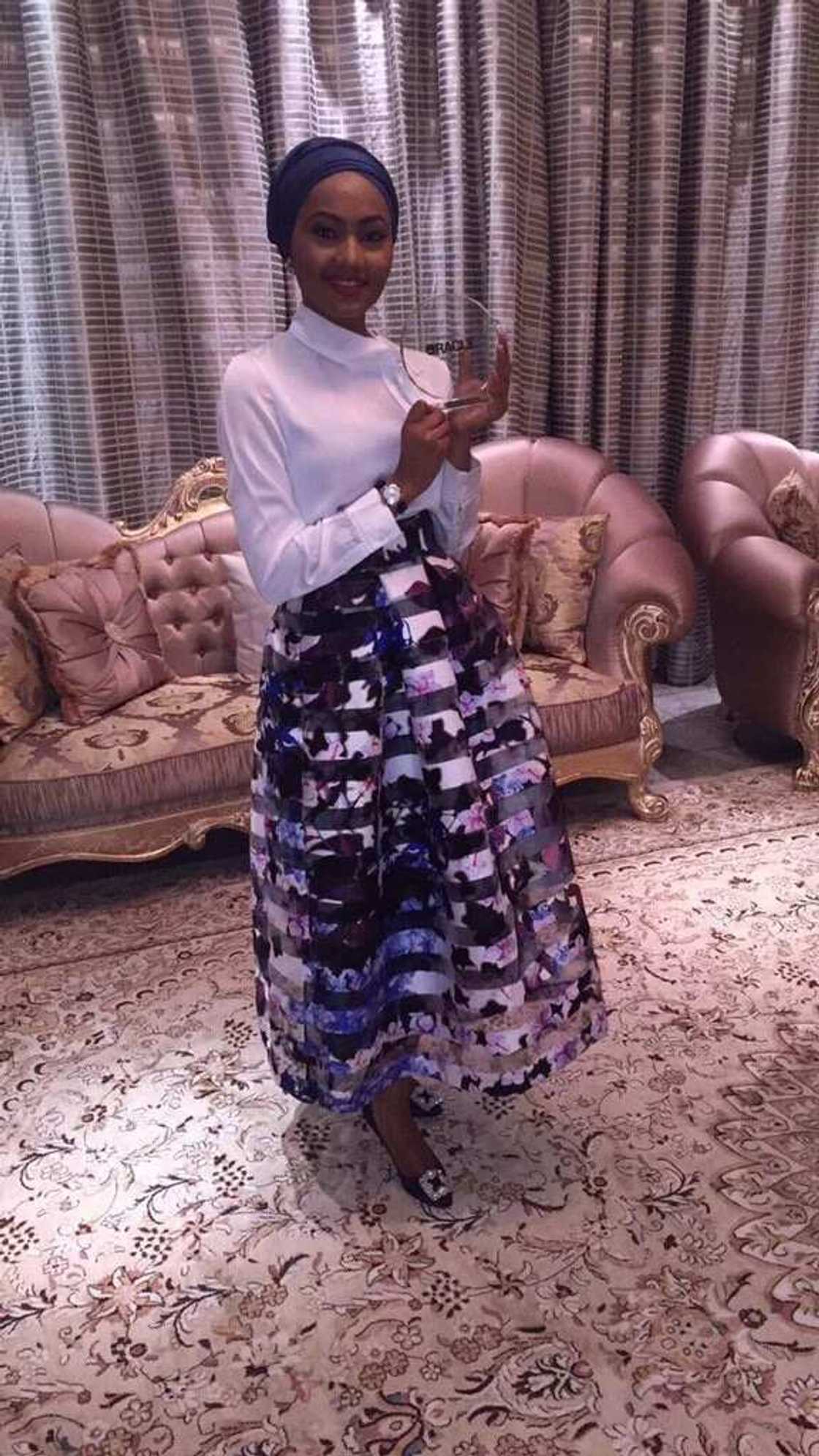 Zahra Buhari Receives Award Zahra Buhari Receives Award