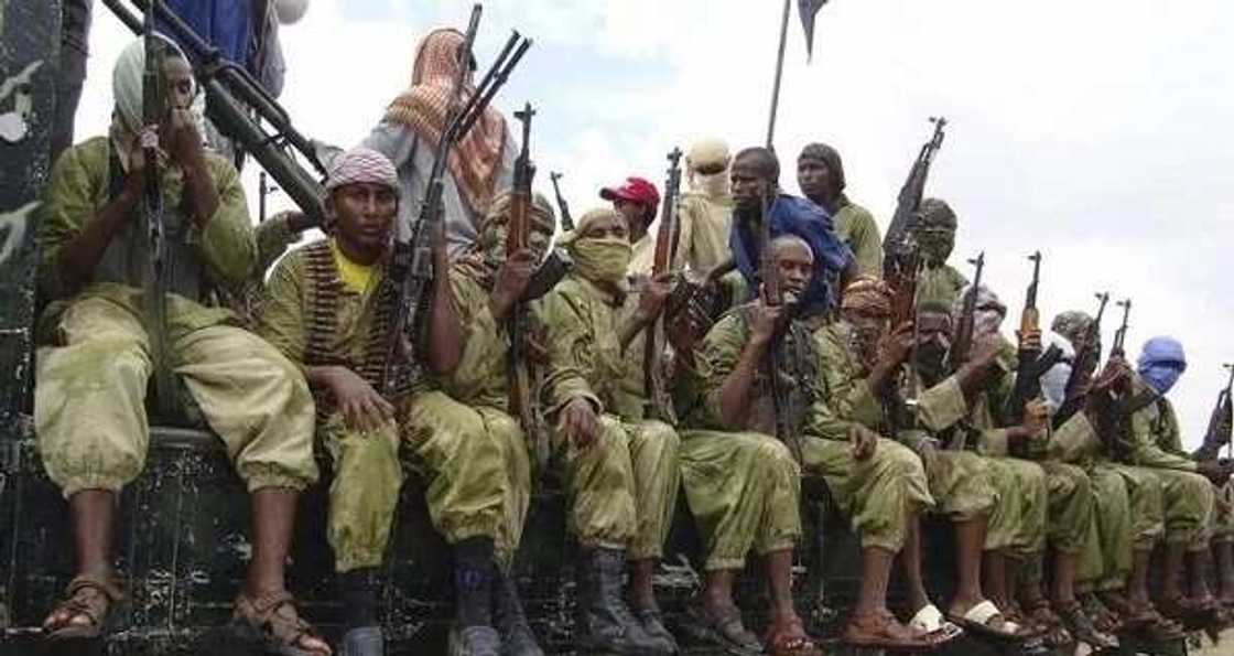 Tsoron kungiyar Al-Shabab ya sa wani matashi yaki karban aikin gwamnati a Somalia Tsoron kungiyar Al-Shabab ya sa wani matashi yaki karban aikin gwamnati a Somalia