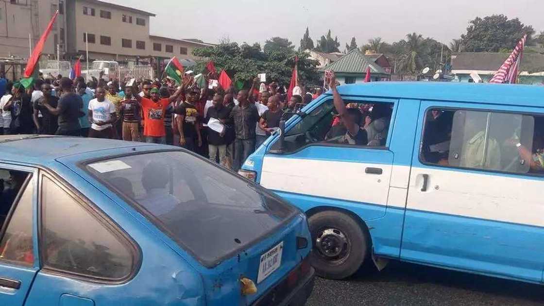 Breaking: Police, Nigerian army shoot unarmed Biafrans celebrating Trump's inauguration in Rivers