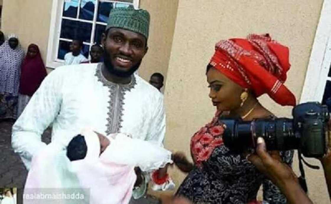 Dandalin Kannywood: Jarumin finafinan Hausa Sadiq Sani Sadiq ya sanya ma yarsa Asma’u (Hotuna)