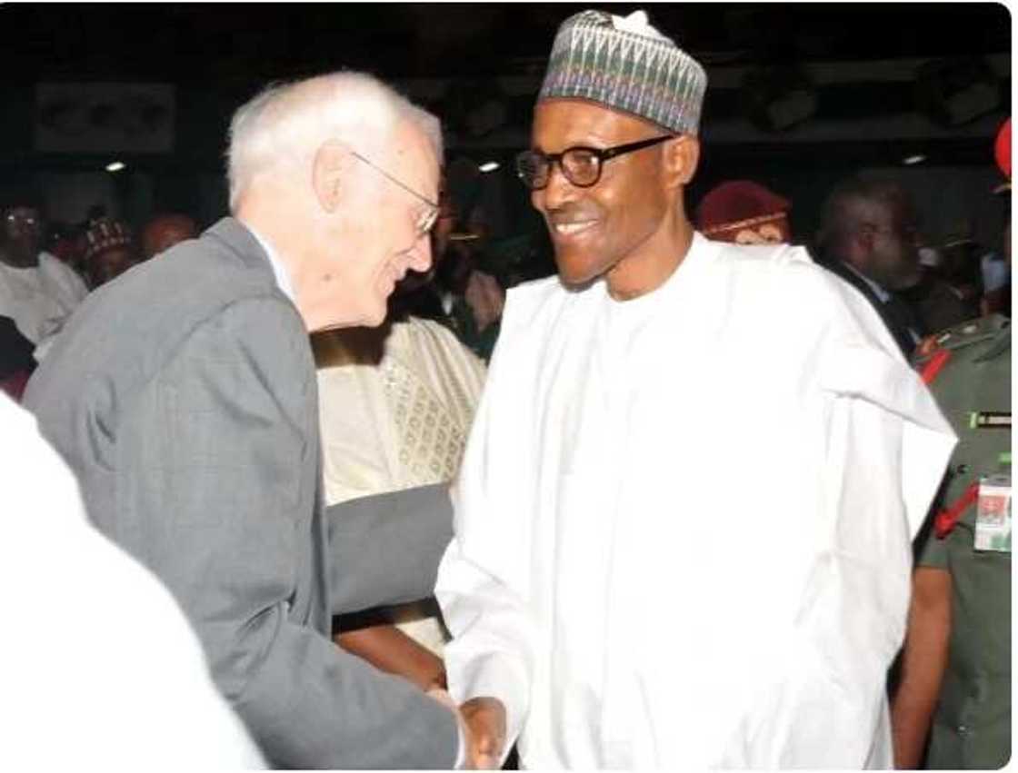 Buhari a lokacin da yake dalibin makaranta Buhari a lokacin da yake dalibin makaranta