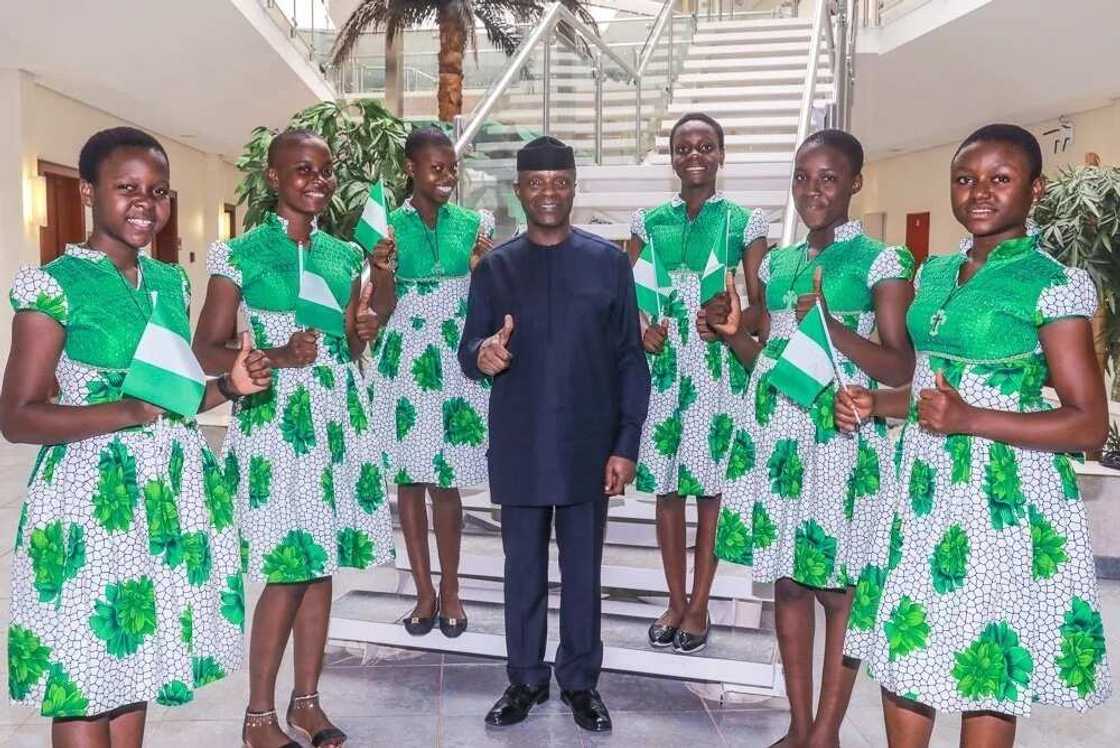 Osinbajo ya karbi bakuncin 'yan matan Najeriya da suka yi bajinta a Amurka Osinbajo ya karbi bakuncin 'yan matan Najeriya da suka yi bajinta a Amurka