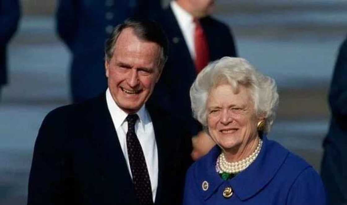 Tsohon shugaban kasa W.H. Bush tare da marigayiya Barbara Tsohon shugaban kasa W.H. Bush tare da marigayiya Barbara