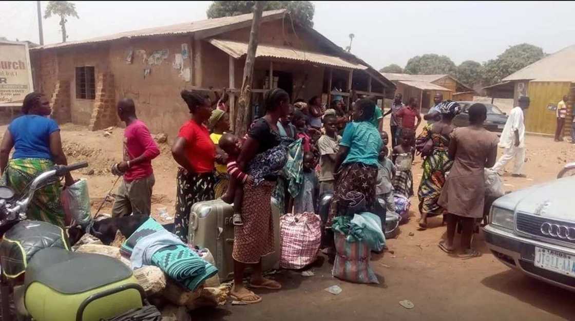 Daruruwan mutane na kaura daga gidajensu a jihar Taraba Daruruwan mutane na kaura daga gidajensu a jihar Taraba