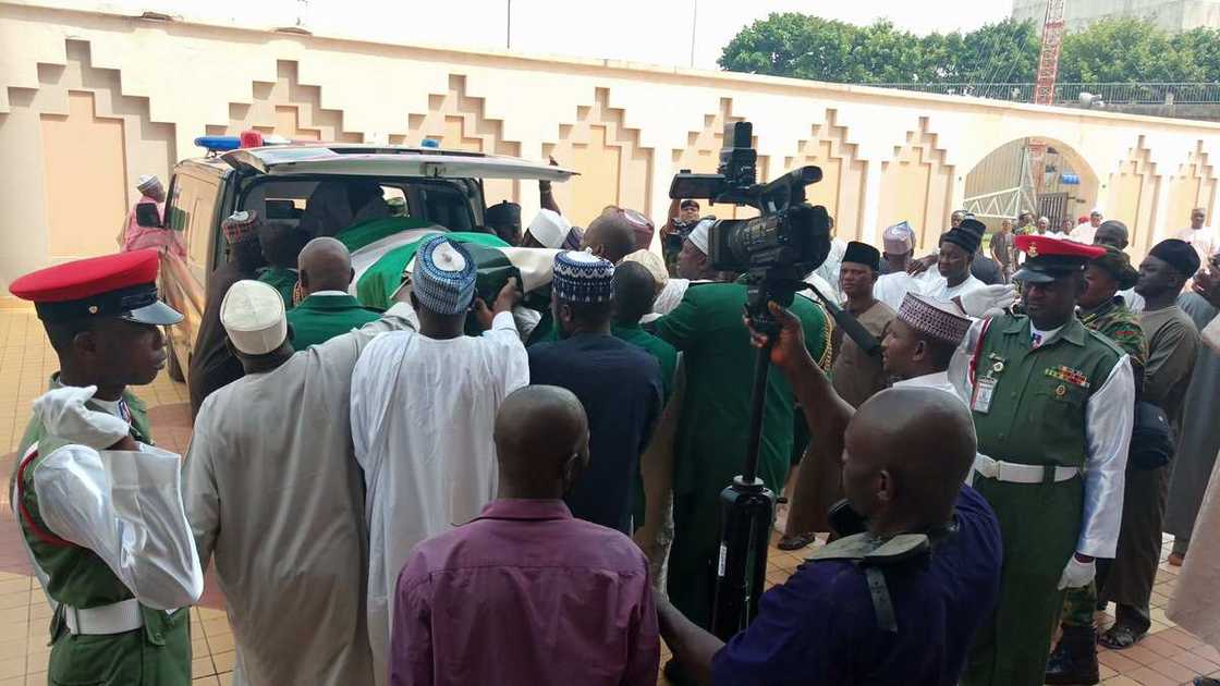 Takaitaccen tarihin Janar Idris Alkali Takaitaccen tarihin Janar Idris Alkali