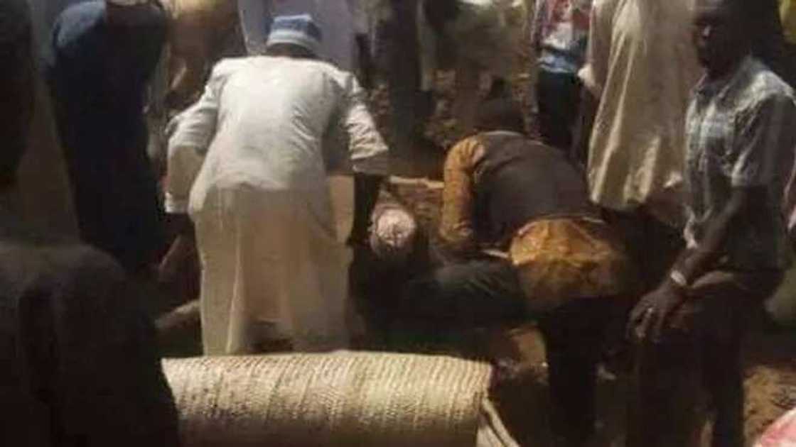 'Yan bindiga sun yiwa mutane kisan kiyashi a Zamfara 'Yan bindiga sun yiwa mutane kisan kiyashi a Zamfara