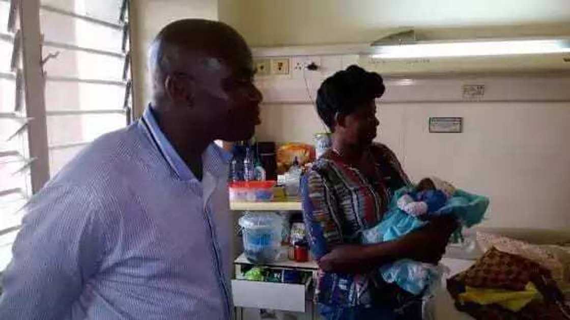 Ta haifi yan uku bayan kwashe shekaru 29 bata haihu ba Ta haifi yan uku bayan kwashe shekaru 29 bata haihu ba