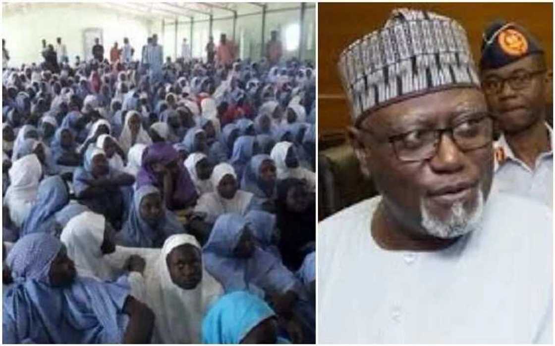 Yadda muka yi sulhu aka sako 'yan matan Dapchi guda 105 - Lawal Daura Yadda muka yi sulhu aka sako 'yan matan Dapchi guda 105 - Lawal Daura