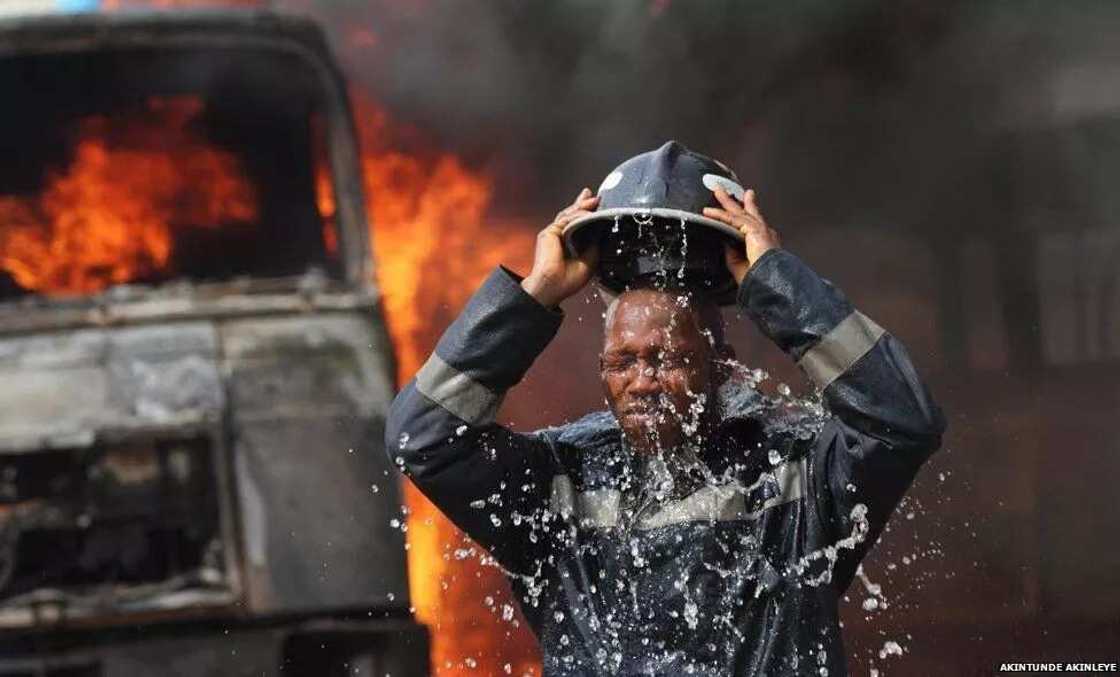 See Brave Lagos Firemen Combating Fire