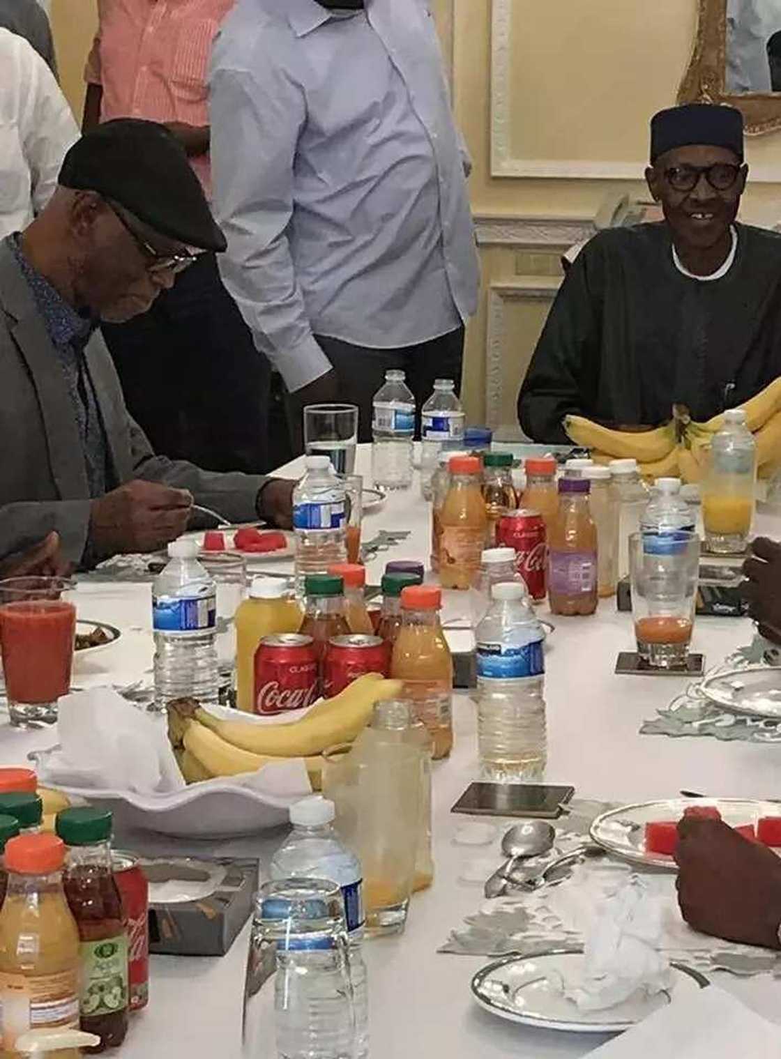 BREAKING: President Buhari meets with APC governors and leaders in London (photo) BREAKING: President Buhari meets with APC governors and leaders in London (photo)