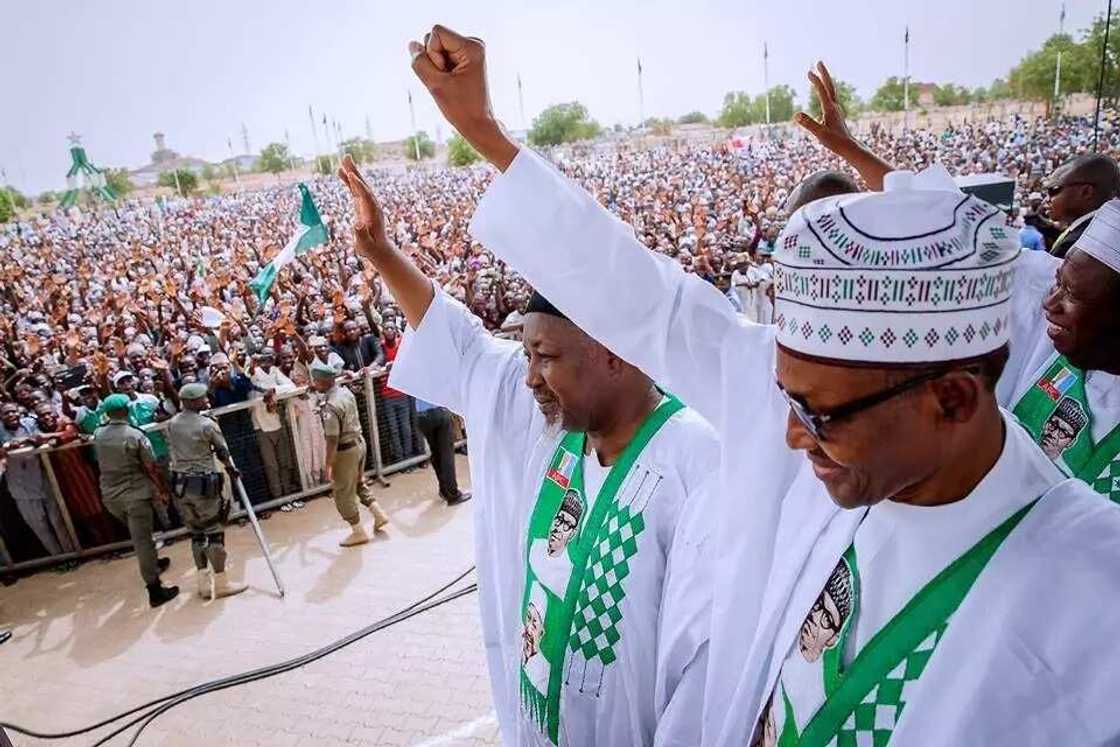 Ayyukan da shugaba Buhari ya kaddamar a ziyarar day a kai Jihar Jigawa (hotuna) Ayyukan da shugaba Buhari ya kaddamar a ziyarar day a kai Jihar Jigawa (hotuna)